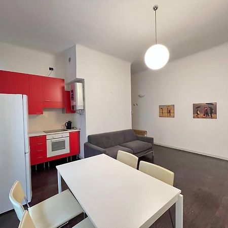 Modern Pretty Apartment Near Isola Zone Milaan Buitenkant foto