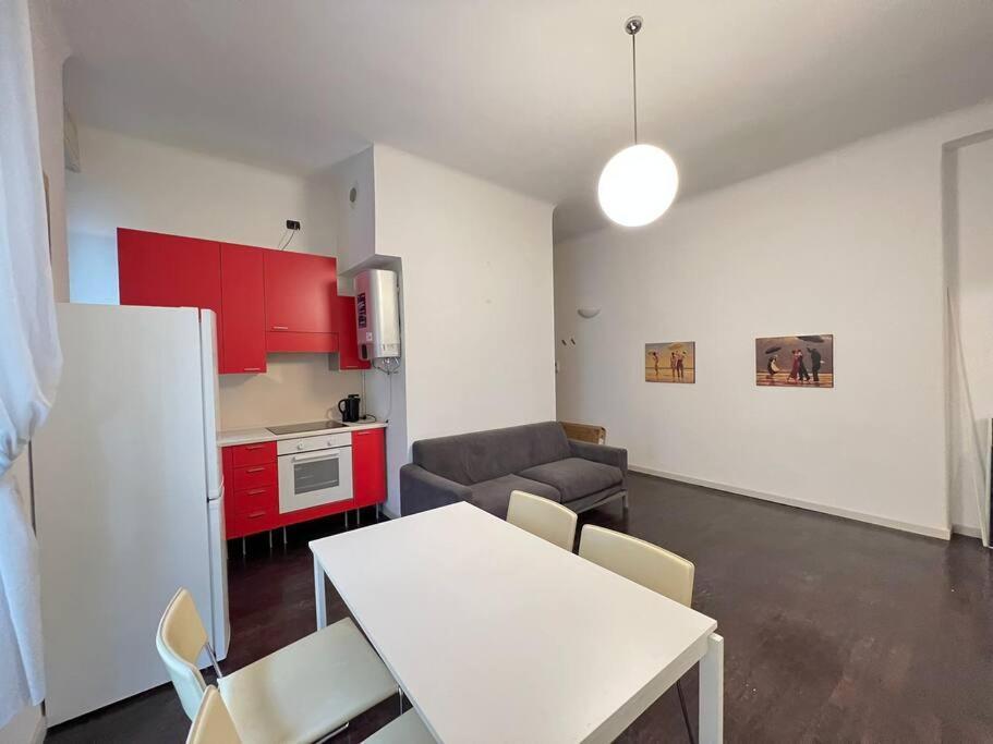 Modern Pretty Apartment Near Isola Zone Milaan Buitenkant foto